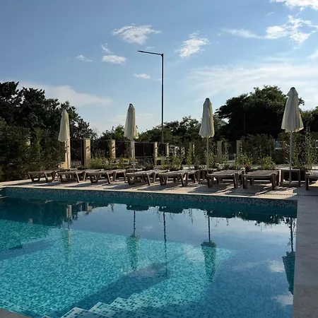 Апартамент Modern Sea With Pool & *